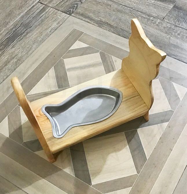 Wooden Cat Feeder: fish-shaped bowl